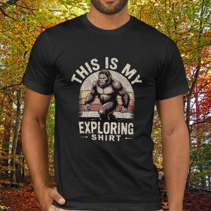 Camiseta Pé Grande Engraçado Sasquatch Explorando Trilha Vi