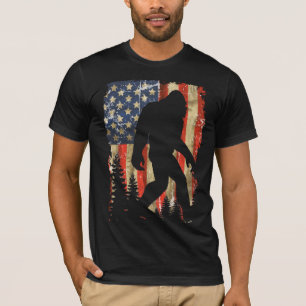 Camiseta Pé Grande Eu Acredito Sasquatch American Flag
