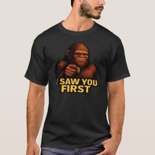 Camiseta Pé Grande Eu Vi Você Primeiro