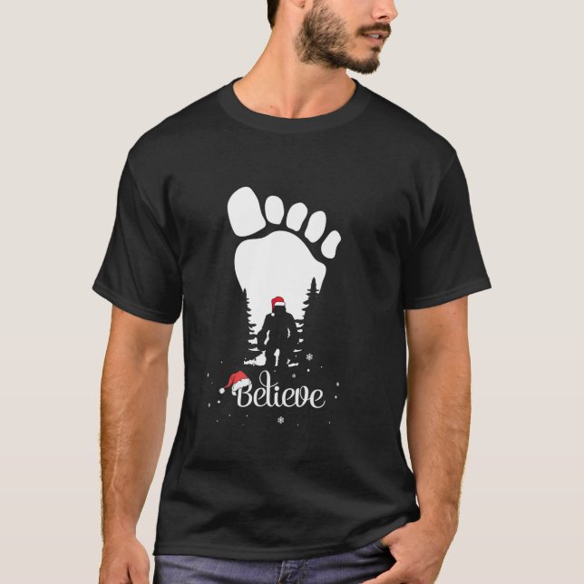 Camiseta Pé Grande impressão Yeti Acredite em Santa Chapéu  (Frente)