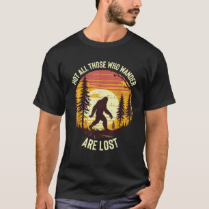 Camiseta Pé Grande Nem Todos Que Vagam Estão Perdidos Sasqu