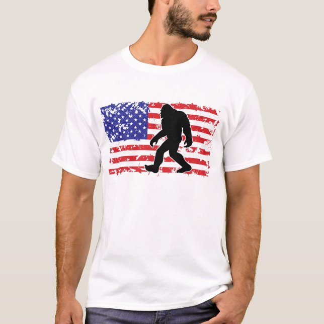 Camiseta Pé-grande numa bandeira americana (Frente)