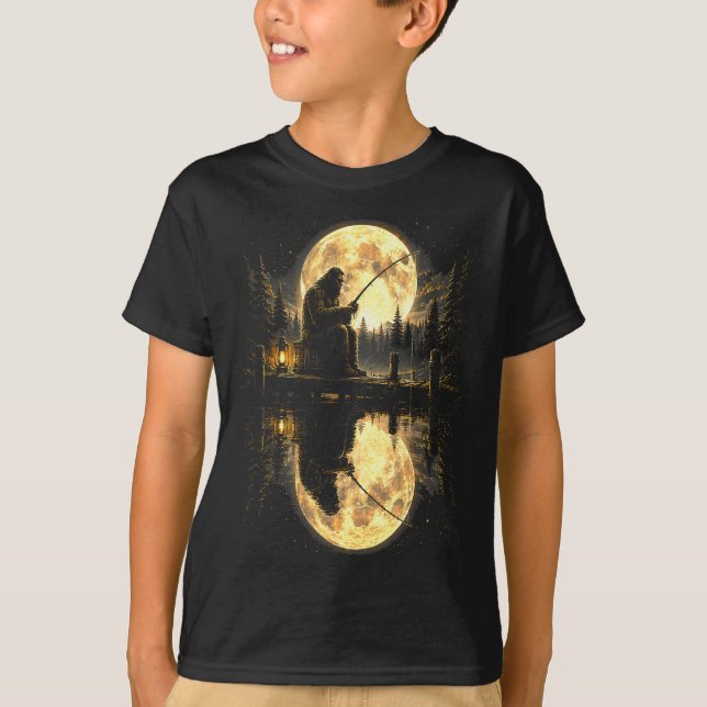Camiseta Pé grande pescando reflexo do lago da lua cheia ao (Frente)