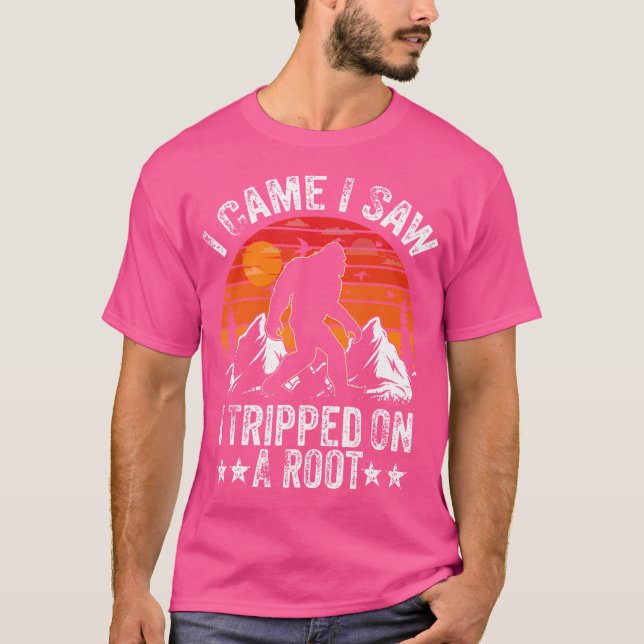 Camiseta Pé Grande Que Vim Vi Que Tropecei Num Anúncio De I (Frente)