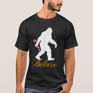 Camiseta Pé Grande Sasquatch Yeti Acredite em Candy Cane Na
