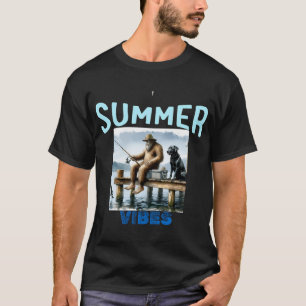Camiseta Pé grande sentado em um cais pescando com seu labr