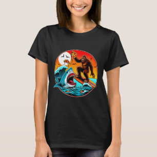 Camiseta Pé Grande Surfando Comendo Pizza Ataque de Tubarão