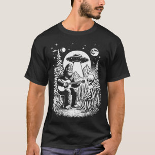 Camiseta Pé Grande Ufo Alien ao Redor da Fogueira da Nature