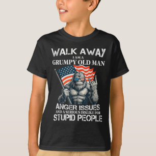 Camiseta Pé Grande Vá Embora Eu Sou Um Velho Mal Humorado E