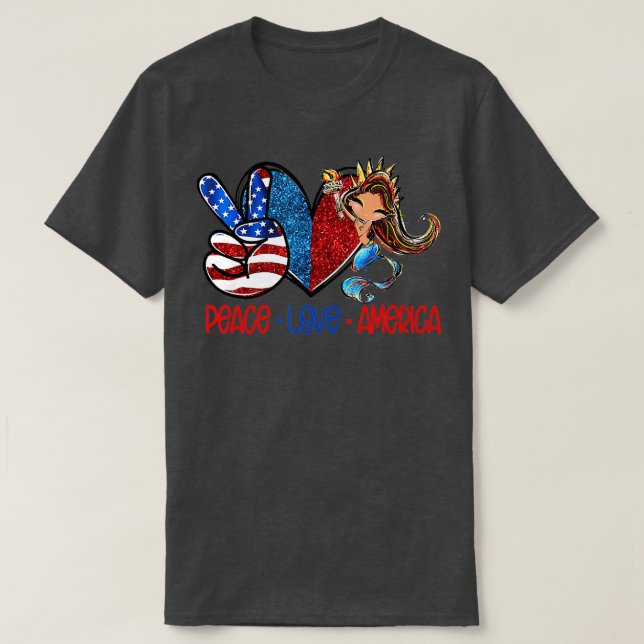 Camiseta Peace Love America Flag American American Mermaid  (Frente do Design)