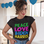 Camiseta Peace Love Biden Harris<br><div class="desc">Cute Joe Biden Kamala Harris camiseta eleitoral de 2020 para um democrata progressista que ama designs políticos coloridos e divertidos.</div>