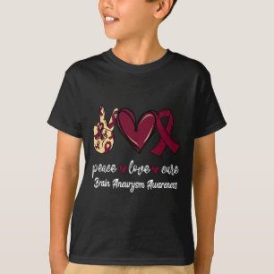 Camiseta Peace Love Cure Brain Aneurysm Burgundy Ribbon Awa