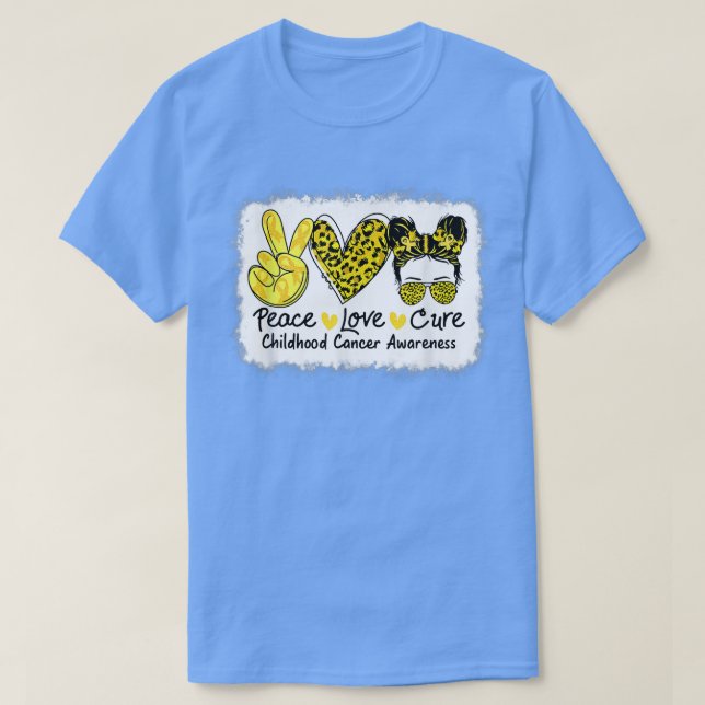 Camiseta Peace Love Cure Messy Bun Childhood Cancer Awarene (Frente do Design)