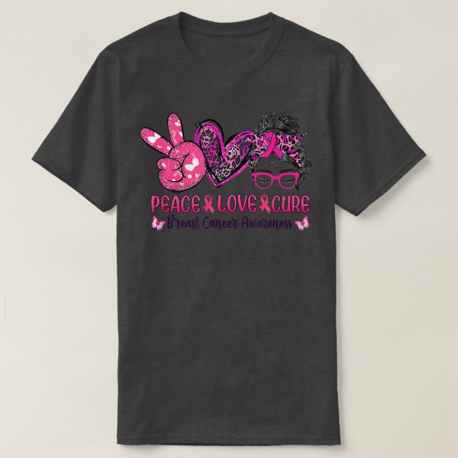 Camiseta Peace Love Cure Pink Leopard Rosa Messy Bun Breast (Frente do Design)