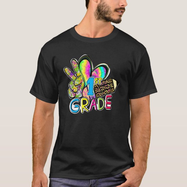 Camiseta Peace Love First Grade Grade Teacher Team 1st Grad (Frente)
