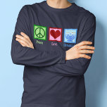 Camiseta Peace Love Hanukkah<br><div class="desc">Um presente de Hanukkah do Peace Love para um judeu que gosta de celebrar Chanukah. Um bonito sinal de paz,  coração,  e uma bela menorah.</div>