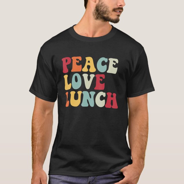 Camiseta Peace Love Lunch Lady Retro  Back To School Groovy (Frente)