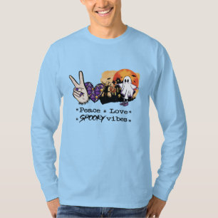 CAMISETA PEACE LOVE SPOOKY VIBES PRESTA IDEIA PARA HALLOWEE