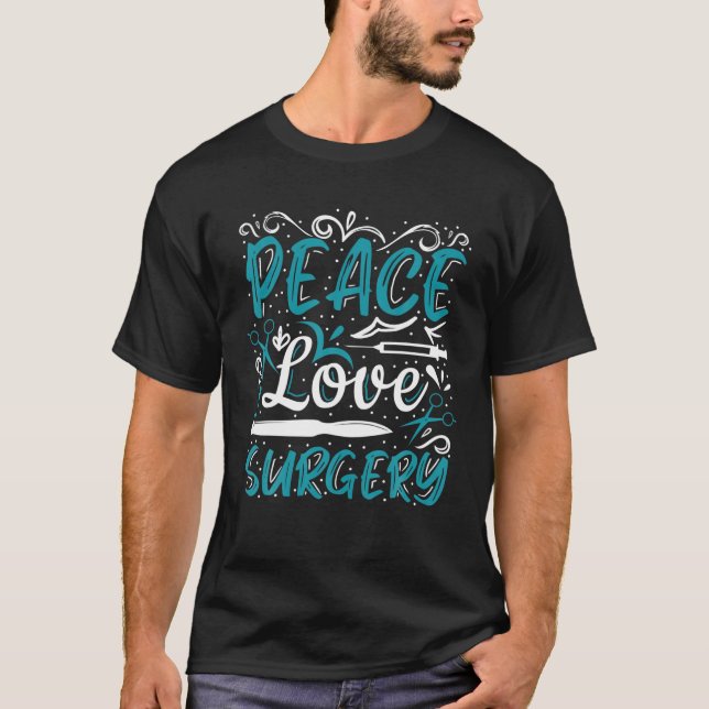Camiseta Peace Love Surgery Tech Scrub Tech Surgical Techno (Frente)