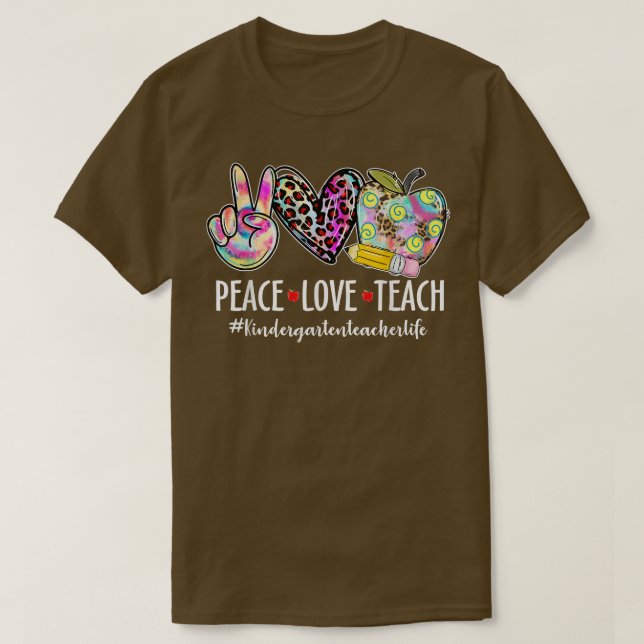 Camiseta Peace Love Teach Leopard Apple Kindergarten Teache (Frente do Design)