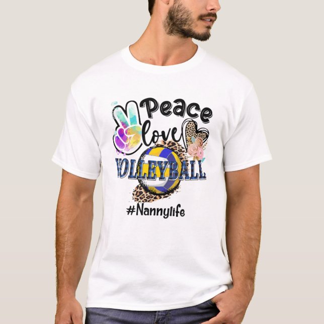 Camiseta Peace Love Voleibol Nanny Life Mãe Avó Leopa (Frente)