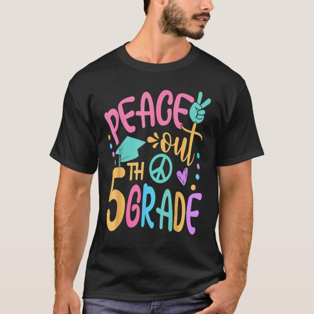 Camiseta Peace Out 5 Grade Bye Bye School Hello Summer 2 (Frente)