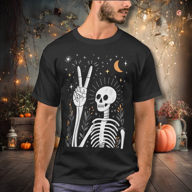 Camiseta Peaceful Skeleton with Stars and Moon (Criador carregado)