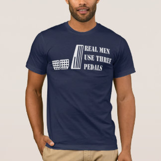 Camiseta Pedais reais do uso três dos homens