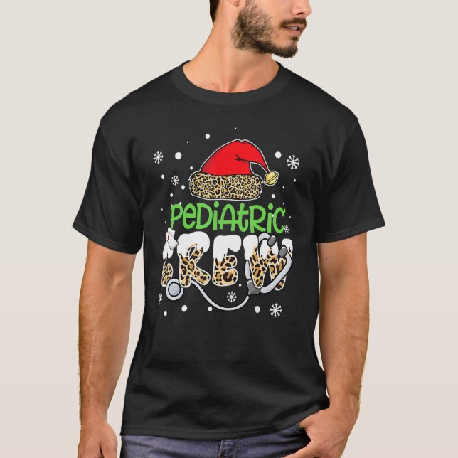 Camiseta Pediatric Crew Leopard Santa Hat Stethoscope Nurse (Frente)