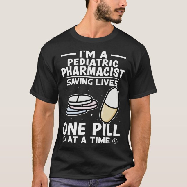 Camiseta Pediatric Pharmacist Saving Lives One Pill At A Ti (Frente)