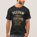 Camiseta Peepaw Knows Everything Funny Dad Grandpa<br><div class="desc">This funny quote design says,  Peepaw Knows Everything If He Doesn't Know,  He Makes Stuff Up Really Fast. Funny outfit for men,  grandfather,  father,  husband,  uncle to wear at Family Gatherings,  Outdoor Party,  Father's Day,  Grandparents Day,  Birthday,  Christmas or Thanksgiving.</div>