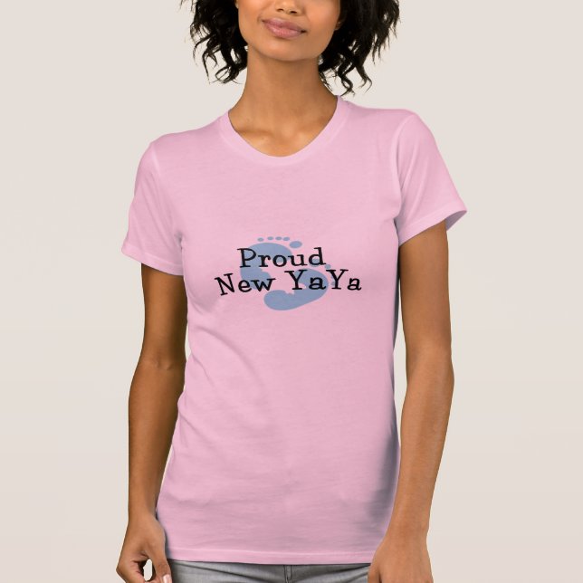 Camiseta Pegadas novas orgulhosas do bebé de Yaya (Frente)