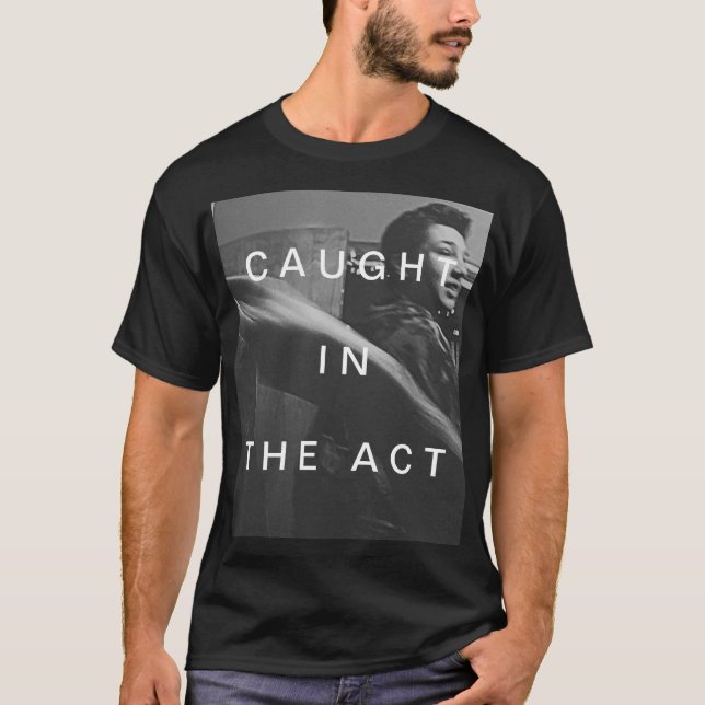 Camiseta Pego Em Flagrante (Frente)
