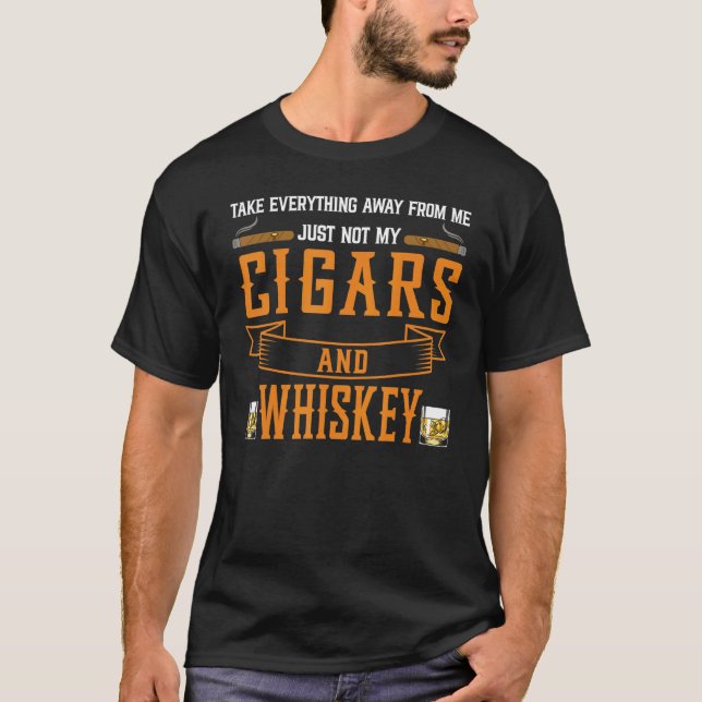 Camiseta Pegue Todos Os Cigarros E Bebendo De Cigarro Com U (Frente)