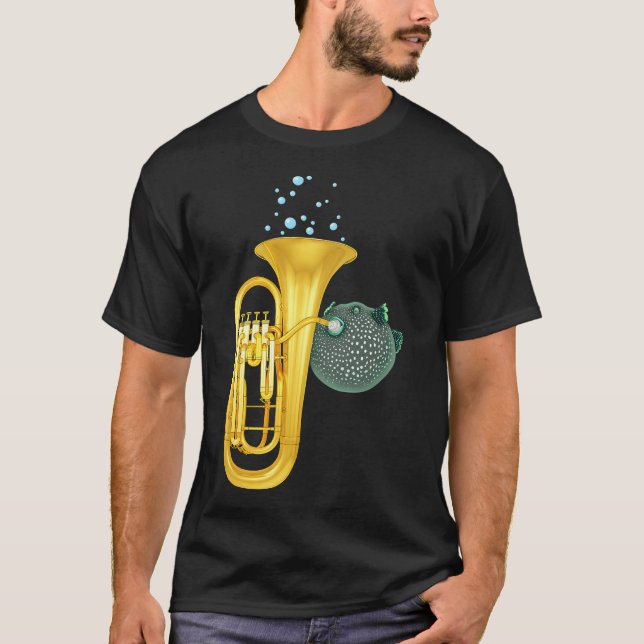 Camiseta Peixe Baiacu Tocando Tuba (Frente)
