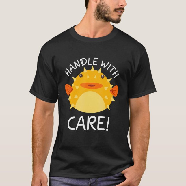 Camiseta Peixe Balão Frágil Manusear com Cuidado Peixe Balã (Frente)