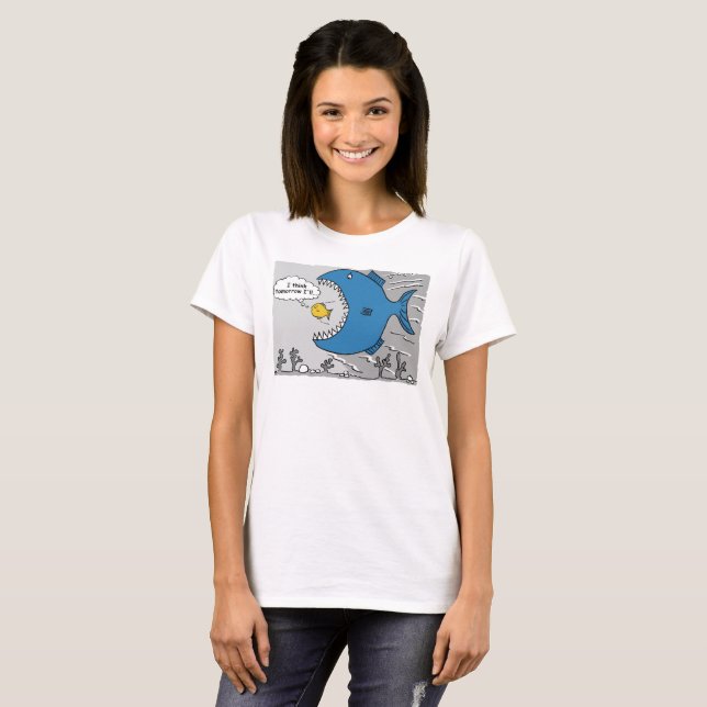 Camiseta Peixe grande prestes a comer um peixe menor (Frente Completa)