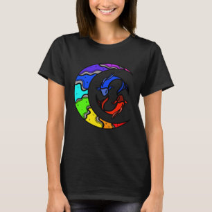 Camiseta Peixe Koi Japonês e Lua Crescente com Arco-Íris C