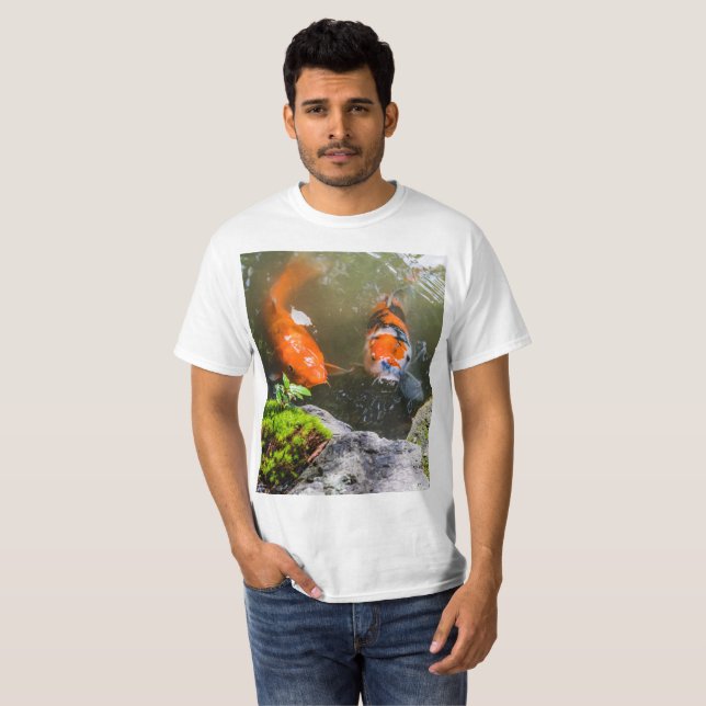 Camiseta Peixe Koi numa lagoa (Frente Completa)