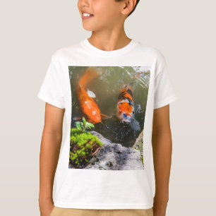 Camiseta Peixe Koi numa lagoa