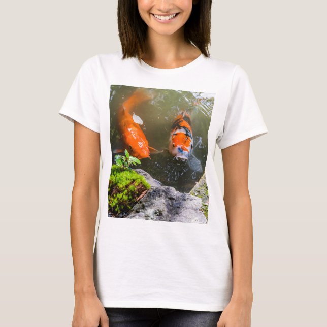 Camiseta Peixe Koi numa lagoa (Frente)