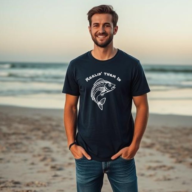 Camiseta Peixe Que Os Rebelam (Fish Graphic Reelin them In)