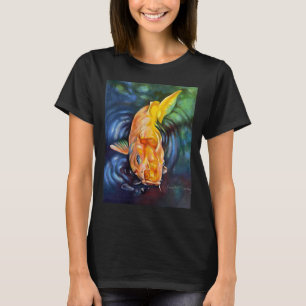 Camiseta Peixes Koi em um Marcador de Lago por Elizabeth Mc