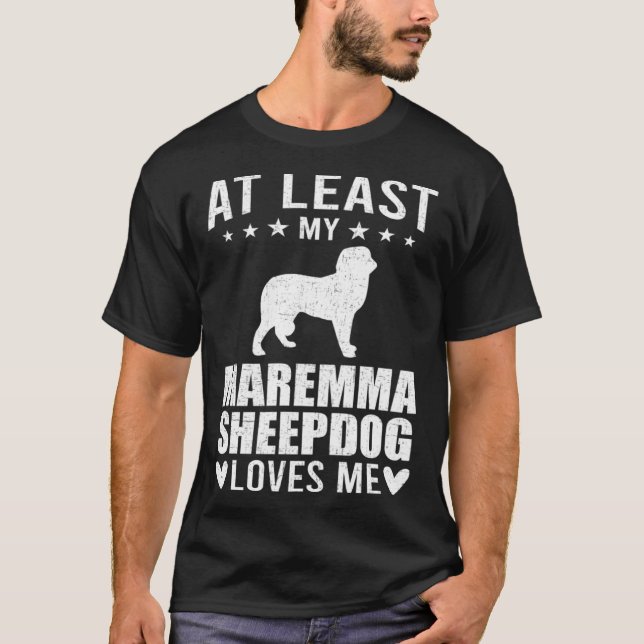 Camiseta Pelo Menos Minha Maremma Sheepdog Me Ama Cachorro (Frente)