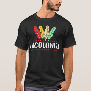 Camiseta Penas Coloridas Decol Indígenas Nativo Americano