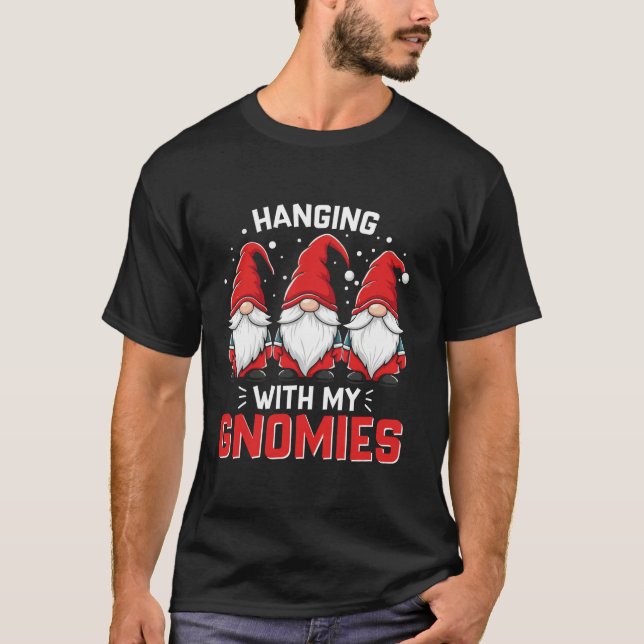 Camiseta Pendurado Com Meus Gnomos (Frente)