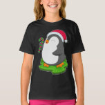 Camiseta Penguin Christmas Santa hat<br><div class="desc">Este design é o presente perfeito para um aniversário, Natal e outras celebrações. É adequado para mulheres, homens e crianças.</div>