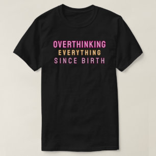 Camiseta Pensando demais em tudo desde o nascimento