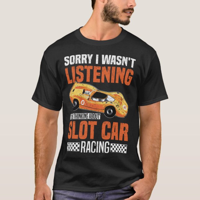 Camiseta Pensando Na Corrida De Carros De Slot (Frente)