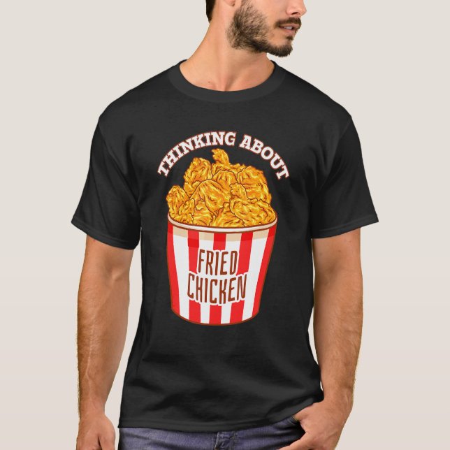 Camiseta Pensando Sobre Frango Frito Frango Crocante (Frente)